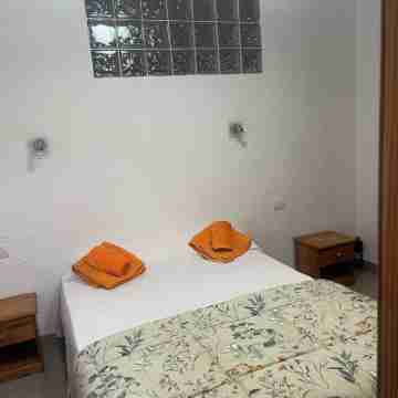 Los Cristianos, Port Royale, 2 Bed Appartment. Air Conditioning, Swimming Pool Rooms