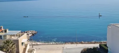 Super Panoramic Penthouse in PortoRecanati, sea front and walking distance to the center! โรงแรมใน