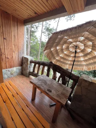 Spacious 5-bedroom wooden chalet in peaceful Sagada with WiFi Отели в г. Сагада