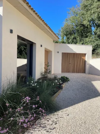 Villa between Avignon and Nîmes with heated outdoor pool on request.