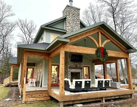 A Mackinac Island Cottage right on the golf course.