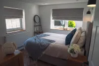 Modern Garden flat in Southsea with Parking