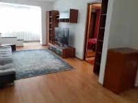 Cozy apartment, located near a vibrant main street ideal for short term retreat