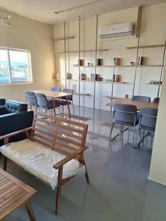 Peaceful Condo with Pool along Tagaytay Road Отели рядом с достопримечательностью «AUP College of Science and Technology»