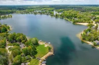Canadian Lakes, MI - Spacious Private Lake and Beach