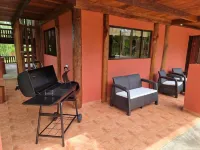 Río Celeste Rustic House located on a farm and surrounded by nature