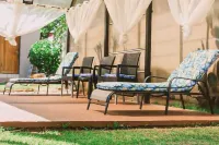 Elegant Poolside Retreat: 2-Bed Luxury Guesthouse