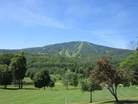 Charming 2-bedroom Stratton Mountain Condo with shuttle service Hotels in Stratton Mountain