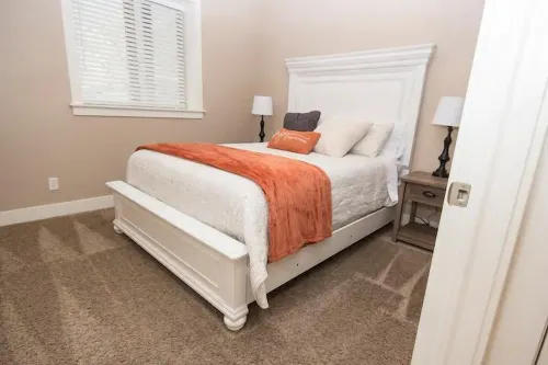 Mountain Views - Hot Tub - Huge Patio + BBQ Fun Hotels in Cedar Hills