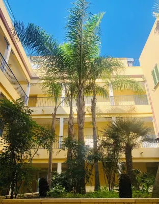 Sea view apartment in the heart of the village with shared pool Hotels in Sari-Solenzara