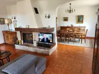 A 3 mn à Pied de L'étang de Berre, Grande Maison 4 ch. Jardin Clôturé de 1000m²