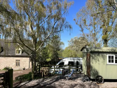 Shepherds Hut in peaceful south Wales farmland with spectacular mountain views Hotels in 
