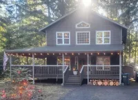 Charming Cabin Getaway Near Hiking Trails & Ski Slopes Hotels near Crystal Mountain Guest Services