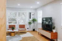 Beautiful 3-bedroom house by Sinks Canyon Hotels in Lander