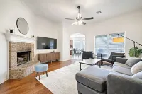 HotTub, GameRoom, 20Min to Dickies Arena, Firepit!!!!!! Hotel di Burleson