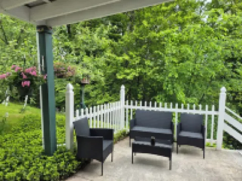 Charming 4-bedroom home with AC and WiFi close to downtown historic Honesdale Hotels in Honesdale