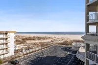 Beachfront Infinity Pool and Ocean Views - Gorgeous Coastal Retreat
