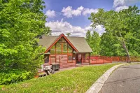 Saltwater Pool and Mtn-View Deck Pigeon Forge Cabin - spa