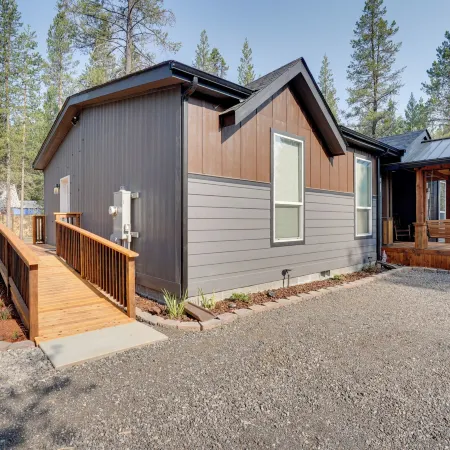 The Hub la Pine Vacation Rental - Dog Friendly!