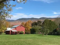 Cozy Farmhouse Nestled Between Stowe and Waterbury Hotels in Waterbury Center