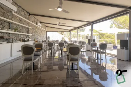 HOTIDAY Room Collection - Porto Venere Отели рядом с достопримечательностью «Sella Derbi»