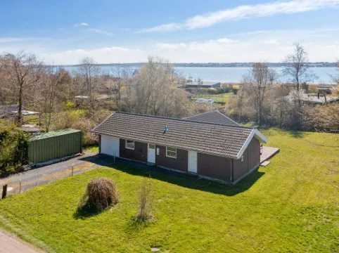 "Lauren" - 200m to the Fjord