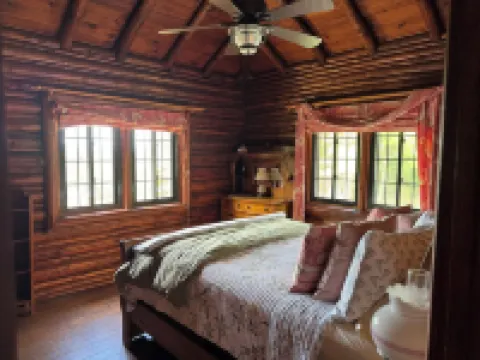 Peaceful 5-Bedroom Lodge in the Adirondack Mountains