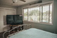 Slice of Heaven Lake Front Cottage with Hottub, Fire Pit, Kayaks & Dog Friendly! Hotels in Coventry Township