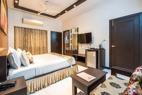 Hotel Ashish Palace