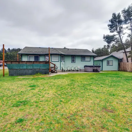 Pet-Friendly Westport Vacation Rental w/ Hot Tub!