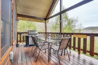 2-Tier Deck & Hot Tub: Quiet Sevierville Cabin - spa