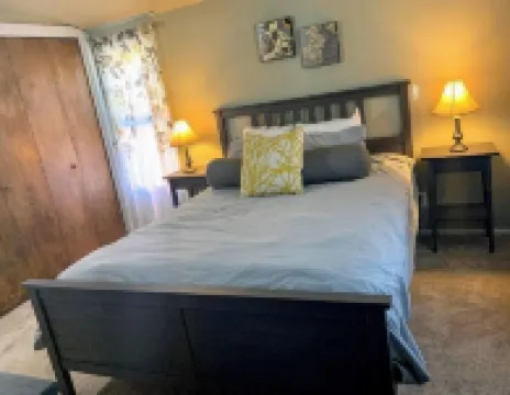 BEAUTIFUL Rustic/Modern Remodel - IDEAL Location!!
