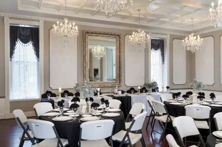 Historic Elgin Hotel