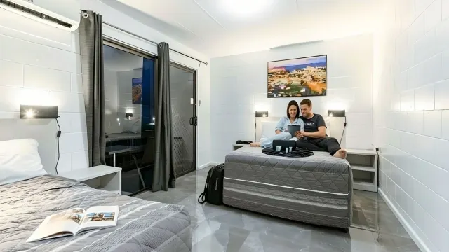 Aaron Motel Zimmer Photos