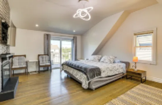 Near Yale & Lighthouse Point Beach: Home w/ Pool!