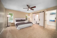 Private Heated Pool • Arcades • Sleeps 10 • Quiet Jacksonville Retreat