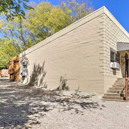 Quiet, Historic Manor Located in Ghost Town!