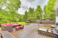 Game Room and Yard Greentown Home Near State Park - piscine