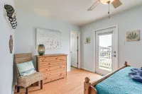 Walk to Shore & Eats: Surfside Beach House - WiFi