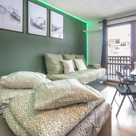 Cozy Mountain Retreat with Balcony Отели в г. Шанрус