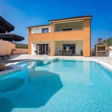Luxe villa in Pula with pool and jacuzzi