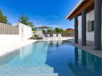 Nice Apartment with Pool