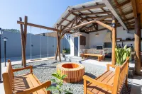 Comfortable and Sophisticated Accommodations Just Minutes From the Beach - VIL