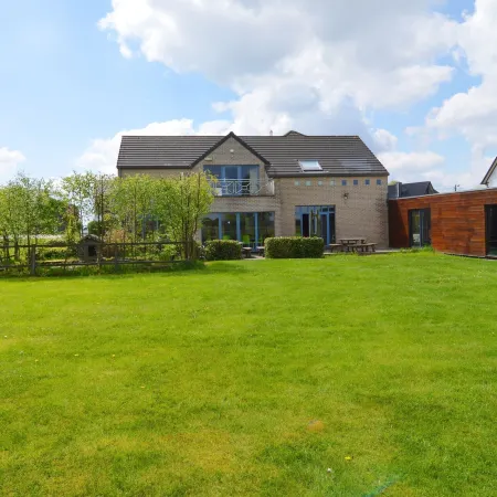 Delightful Villa in Sourbrodt with Swimming Pool Terrace