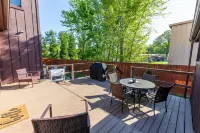 Hot Tub + Fire Pit + Corn Hole + BBQ + Game Room + Spa Bath