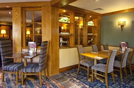 Premier Inn Christchurch / Highcliffe Отели в г. Бартон он Си