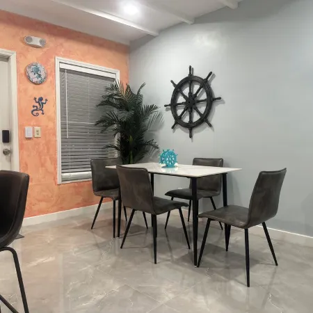 Cozy 2-BR 2-BA bungalow near beaches and  7-Mile Bridge - Pet Friendly!