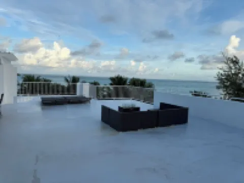 Calm Waters – Private 6BR Beachfront Villa w/ Pool & Rooftop View - North Caicos