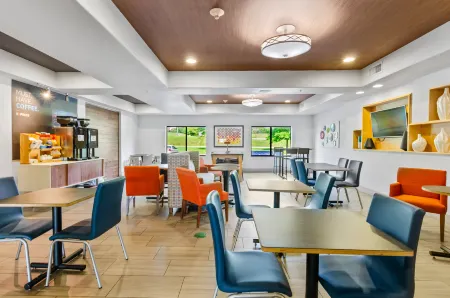 Holiday Inn Express & Suites Mount Airy by IHG Отели рядом с достопримечательностью «Парк Риверсайд»