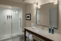 Four Points by Sheraton Downtown Seattle Center Hotels near Space Needle